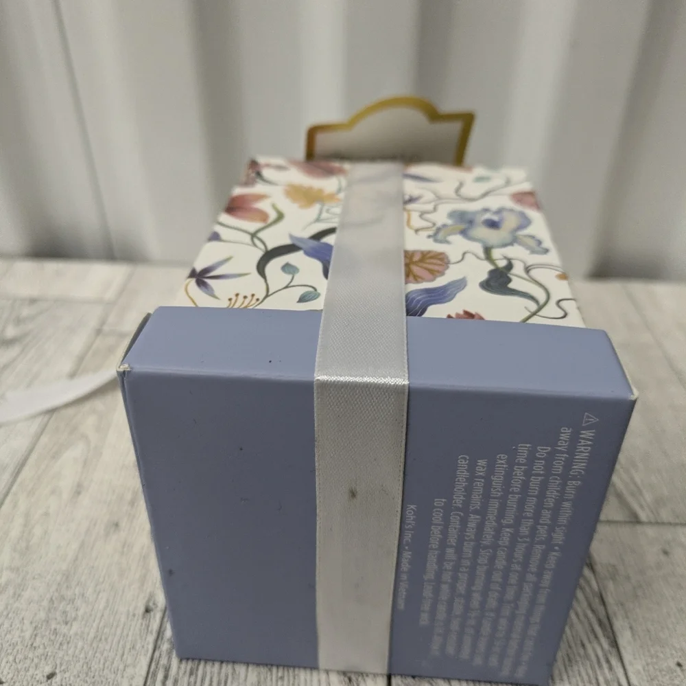 Lilac Fields Scented Candle - White and Cream